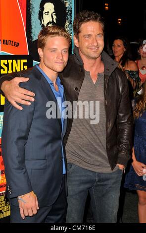 Los Angeles, Californie. 18 octobre 2012. Jonny Weston, Gerald Butler aux arrivées de CHASING MAVERICKS Premiere, Pacific Grove Le Stadium 14, Los Angeles, CA, 18 octobre 2012. Photo par : Dee Cercone/Everett Collection Banque D'Images