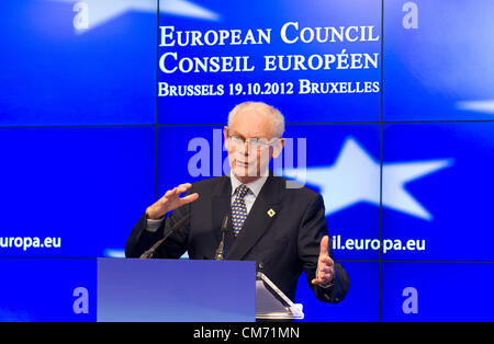 Président du Conseil européen Herman Van Rompuy sur la photo s'exprimant après la réunion du Conseil européen à Bruxelles Banque D'Images