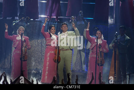 18 oct., 2012 - Los Angeles, Californie, USA - Mariachi Sol de Mexico en prestation au Premios Billboard de la musica Mexicas au Shrine Auditorium le Jeudi, 18 octobre 2012 à Los Angeles, Californie. ARORIZO .ARMANDO (crédit Image : © Armando Arorizo ZUMAPRESS.com)/Prensa Internacional/ Banque D'Images