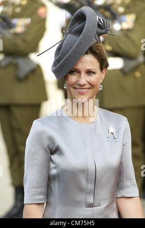 20 octobre 2012 - Le Luxembourg, l'Espagne - SAR la Princesse Ma ?rtha Louise de la Norvège et de Son Altesse Royale le prince Carl Philip de Suède assister à un mariage religieux de S.A.R. le Grand-Duc héritier Guillaume et la Comtesse Stéphanie de Lannoy à la Cathédrale Notre-Dame de Luxembourg le 20 octobre 2012 à Luxembourg (crédit Image : © Jack Abuin/ZUMAPRESS.com) Banque D'Images