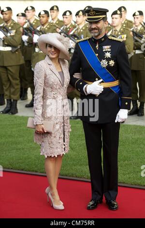 20 octobre 2012 - Le Luxembourg, l'Espagne - TRH le Prince Felipe et la Princesse Letizia, assister à un mariage religieux de S.A.R. le Grand-Duc héritier Guillaume et la Comtesse Stéphanie de Lannoy à la Cathédrale Notre-Dame de Luxembourg le 20 octobre 2012 à Luxembourg (crédit Image : © Jack Abuin/ZUMAPRESS.com) Banque D'Images