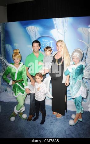 Onald Trump Jr, Vanessa Haydon, Donald John Trump III, Kai Madison Trump aux arrivées pour SECRET DES AILES Premiere, AMC Loews Lincoln Square Theatre, New York, NY Le 20 octobre 2012. Photo par : Kristin Callahan/Everett Collection Banque D'Images