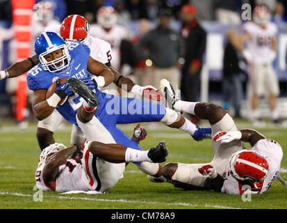 20 octobre 2012 - Lexington, Kentucky, USA - Kentucky Wildcats running back Jonathan George (25) a couru à travers la défense de la Géorgie au Kentucky joué # 12 Géorgie le samedi 20 octobre 2012 à Lexington, KY. Photo par Mark Cornelison | Personnel (crédit Image : © Lexington Herald-Leader/ZUMAPRESS.com) Banque D'Images