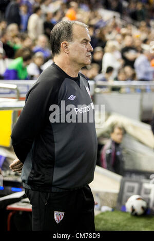 20.10.2012 Valence, Espagne. L'Athletic Bilbao, Marcelo Bielsa entraîneur-chef a l'air sur le jeu au cours de la Liga entre Valence et l'Athletico Bilbao du stade Mestalla. Banque D'Images