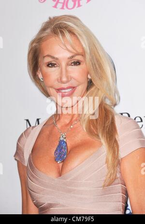 Linda Thompson aux arrivées pour le 26e anniversaire de l'espoir Carrousel boule - présenté par Mercedes-Benz, Beverly Hilton Hotel, Los Angeles, CA, 20 octobre 2012. Photo par : Elizabeth Goodenough/Everett Collection Banque D'Images