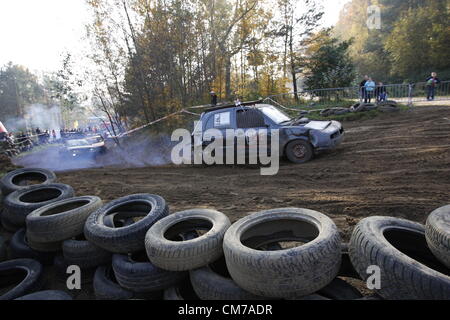 Gdynia, Pologne, 21 Octobre 2012 5ème édition de 'Race' Wrak (eng.) - race épave destruction totale course à Kolibki Adventure Park à Gdynia Banque D'Images