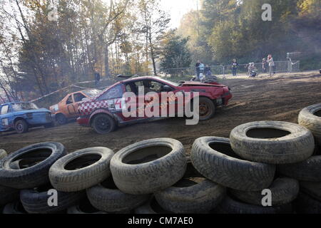 Gdynia, Pologne, 21 Octobre 2012 5ème édition de 'Race' Wrak (eng.) - race épave destruction totale course à Kolibki Adventure Park à Gdynia Banque D'Images