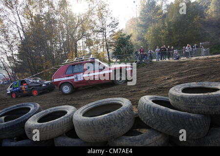 Gdynia, Pologne, 21 Octobre 2012 5ème édition de 'Race' Wrak (eng.) - race épave destruction totale course à Kolibki Adventure Park à Gdynia Banque D'Images