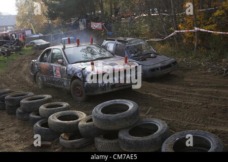 Gdynia, Pologne, 21 Octobre 2012 5ème édition de 'Race' Wrak (eng.) - race épave destruction totale course à Kolibki Adventure Park à Gdynia Banque D'Images