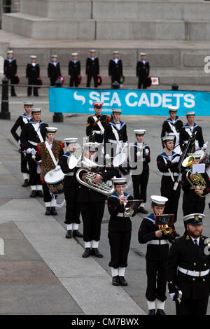 21 octobre 2012. Les Cadets de la Trafalgar Day Parade annuelle, commémorant la victoire de l'Amiral Lord Nelson lors de la bataille de Trafalgar en 1805. Trafalgar Square, Londres, Royaume-Uni. Banque D'Images