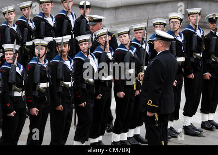 21 octobre 2012. Les Cadets de la Trafalgar Day Parade annuelle, commémorant la victoire de l'Amiral Lord Nelson lors de la bataille de Trafalgar en 1805. Trafalgar Square, Londres, Royaume-Uni. Banque D'Images