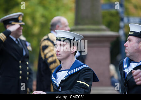 Birmingham, UK. 21 octobre 2012. Yeux droit pour ces jeunes marins. Banque D'Images