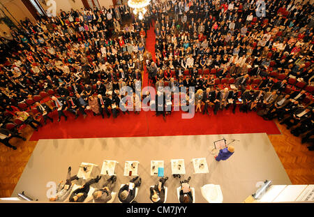 Ancien secrétaire d'État américaine Madeleine Albright lors de la conférence Forum 2000, Médias et démocratie, à Prague, en République tchèque, le 23 octobre 2012. (Photo/CTK Stanislav Zbynek) Banque D'Images