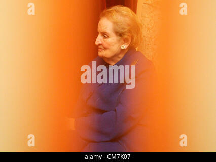 Ancien secrétaire d'État américaine Madeleine Albright lors de la conférence Forum 2000, Médias et démocratie, à Prague, en République tchèque, le 23 octobre 2012. (Photo/CTK Stanislav Zbynek) Banque D'Images