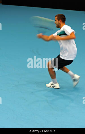 19.10.2012 Bâle, Suisse. De la Russie Mikhail Youzhny en action au cours de la Swiss Indoors ATP World Tour 500 Correspondance entre la Russie de Mikhail Youzhny et Matthew Ebden de l'Australie à partir de St. Jakobshalle Banque D'Images