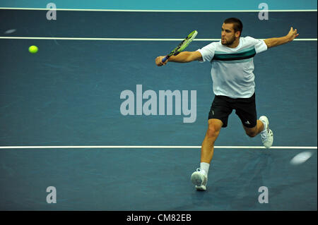 19.10.2012 Bâle, Suisse. De la Russie Mikhail Youzhny en action au cours de la Swiss Indoors ATP World Tour 500 Correspondance entre la Russie de Mikhail Youzhny et Matthew Ebden de l'Australie à partir de St. Jakobshalle Banque D'Images