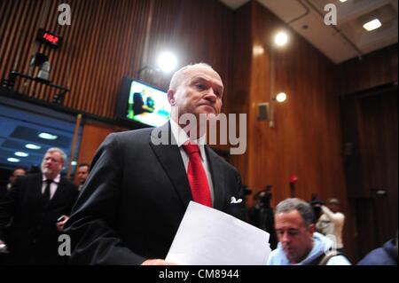 30 janvier 2007 - Manhattan, New York, États-Unis - le commissaire de police Raymond Kelly arrive à parler aux médias lors d'une conférence de presse à la place de la police, le 26 octobre 2012. (Crédit Image : © Bryan Smith/ZUMAPRESS.com) Banque D'Images