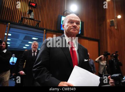 30 janvier 2007 - Manhattan, New York, États-Unis - le commissaire de police Raymond Kelly arrive à parler aux médias lors d'une conférence de presse à la place de la police, le 26 octobre 2012. (Crédit Image : © Bryan Smith/ZUMAPRESS.com) Banque D'Images