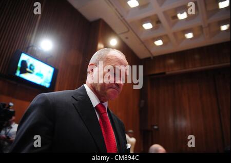 30 janvier 2007 - Manhattan, New York, États-Unis - le commissaire de police Raymond Kelly arrive à parler aux médias lors d'une conférence de presse à la place de la police, le 26 octobre 2012. (Crédit Image : © Bryan Smith/ZUMAPRESS.com) Banque D'Images