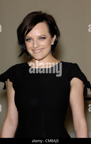 26 octobre 2012 - Hollywood, Californie, États-Unis - Elisabeth Moss au cours de la 41e Assemblée annuelle la paix sur la violence du dîner de remise des Prix humanitaire, qui a eu lieu au Beverly Hills Hotel, le 26 octobre 2012, à Beverly Hills, en Californie.(Image Crédit : © Michael Germana/Globe Photos/ZUMAPRESS.com) Banque D'Images