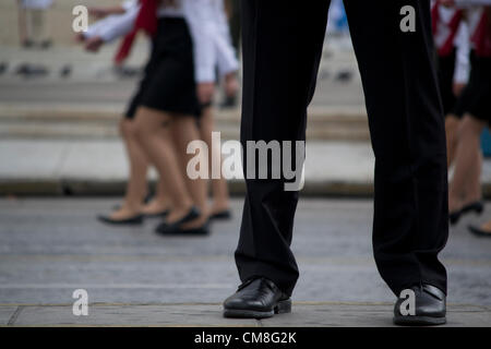 Close-up de l'agent de police en civil l'obtention parade. Banque D'Images