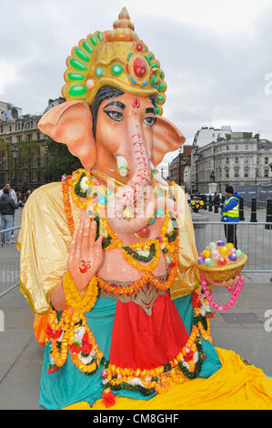 Trafalgar Square, Londres, Royaume-Uni. 28 octobre 2012. Une statue du dieu hindou Ganesh à Trafalgar Square. Diwali à Trafalgar Square célèbre la "Fête des Lumières" et est célébrée par les Hindous, les Sikhs et les jaïns. Banque D'Images