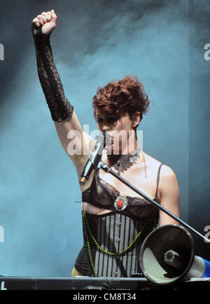 Le chanteur Amanda Palmer effectue à Prague, en République tchèque, le lundi 29 octobre, 2012. (Photo/CTK Stanislav Peska) Banque D'Images