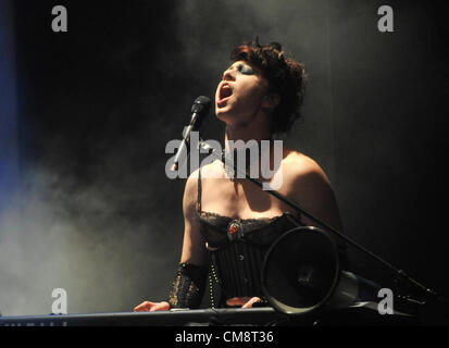 Le chanteur Amanda Palmer effectue à Prague, en République tchèque, le lundi 29 octobre, 2012. (Photo/CTK Stanislav Peska) Banque D'Images