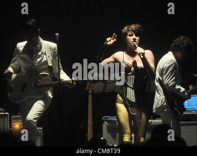 Le chanteur Amanda Palmer effectue à Prague, en République tchèque, le lundi 29 octobre, 2012. (Photo/CTK Stanislav Peska) Banque D'Images