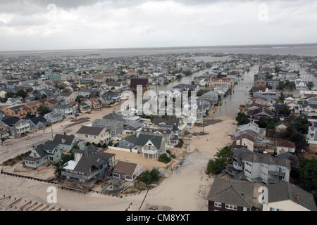 Vues aériennes de les dommages causés par l'Ouragan Sandy sur la côte du New Jersey prise lors d'une mission de recherche et de sauvetage par hélicoptère d'assaut 1-150 bataillon, New Jersey Army National Guard, le 30 octobre 2012.vues aériennes des dommages causés par l'Ouragan Sandy sur la côte du New Jersey prise lors d'une mission de recherche et de sauvetage par hélicoptère d'assaut 1-150 bataillon, New Jersey Army National Guard, le 30 octobre 2012. (U.S. Air Force photo par le Sgt. Mark C. Olsen/) Banque D'Images