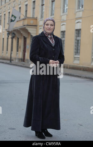 Visoko, la Bosnie. 1er novembre 2012. Amra Babic, maire de la ville bosniaque de Visoko, à 30 km au nord de Sarajevo, en Bosnie. Les 43 ans, devient le premier économiste hijab-wearing maire, et peut-être le seul en Europe. Banque D'Images