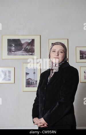 Visoko, la Bosnie. 1er novembre 2012. Amra Babic, maire de la ville bosniaque de Visoko, à 30 km au nord de Sarajevo, en Bosnie. Les 43 ans, devient le premier économiste hijab-wearing maire, et peut-être le seul en Europe. Banque D'Images