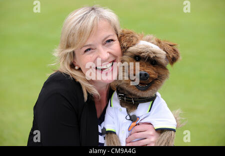 CAROL KIRKWOODN HACKER BBC CBBC présentateur météo présentateur météo de la BBC CBBC & P LE ALL ENGLAND TENNIS CLUB WIMBLEDON LONDRES Banque D'Images