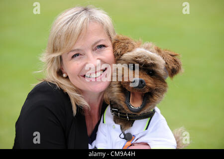 CAROL KIRKWOODN HACKER BBC CBBC présentateur météo présentateur météo de la BBC CBBC & P LE ALL ENGLAND TENNIS CLUB WIMBLEDON LONDRES Banque D'Images