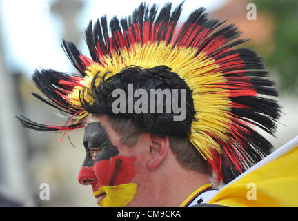 28.06.2012 Varsovie, Pologne. Partisan de l'Allemagne avec visage peint et sèche avant de l'UEFA EURO 2012 football match de demi-finale l'Allemagne contre l'Italie à Varsovie, Pologne, 28 juin 2012. Banque D'Images