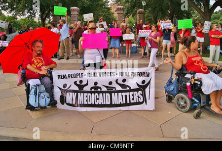 Les membres de la Texas Chapitre de célébrer le DCT-La Cour suprême des États-Unis, le maintien de la Loi sur les soins abordables ,lso appelé, Obamacare en face de thr Texas State Capitol le 27/06/2012. Banque D'Images