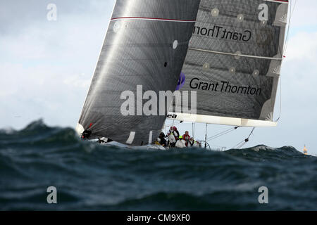 L'île de Wight, Royaume-Uni. 30 Juin, 2012. Les MARINS PARTICIPENT À LA 81E J. P. MORGAN LE TOUR DE L'ÎLE RACE 2012 QUI A VU PLUS DE 1600 BATEAUX NAVIGUENT DANS LE SENS ANTIHORAIRE AUTOUR DE L'ÎLE DE WIGHT, Royaume-Uni. Banque D'Images