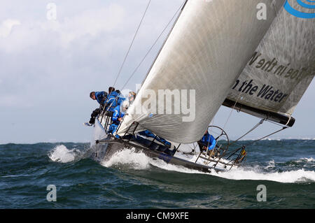 L'île de Wight, Royaume-Uni. 30 Juin, 2012. Les MARINS PARTICIPENT À LA 81E J. P. MORGAN LE TOUR DE L'ÎLE RACE 2012 QUI A VU PLUS DE 1600 BATEAUX NAVIGUENT DANS LE SENS ANTIHORAIRE AUTOUR DE L'ÎLE DE WIGHT, Royaume-Uni. Banque D'Images