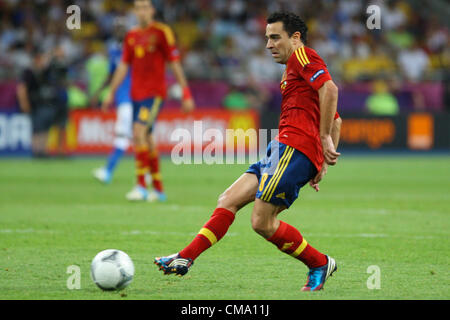 01.07.2012 Kiev, Ukraine. Match de finale UEFA EURO 2012 l'Espagne contre l'Italie au Stade Olympique de Kiev, Ukraine, 01 juillet 2012.XAVI HERNANDEZ (ESP) la balle à travers les fentes d'une superposition de Jordi Alba qui marque Sapins deuxième objectif. Banque D'Images