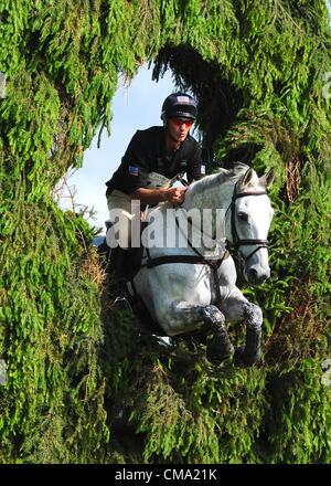 01.07.2012 Château de Barbury International Horse Trials, Marlborough, en Angleterre. New Zealand's Andrew Nicholson équitation Avebury pendant le CIC*** de cross-country. Banque D'Images