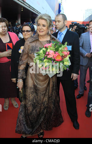 30 juin 2012 - Moscou, Russie - Juin 30,2012. Moscou, Russie. Sur la photo : L'actrice française Catherine Deneuve assiste à la cérémonie de clôture de l'édition 2012 du Festival International du Film de Moscou. (Crédit Image : © PhotoXpress/ZUMAPRESS.com) Banque D'Images