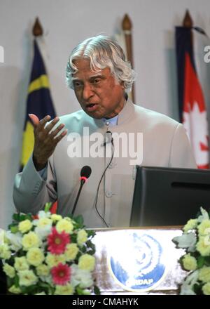 Le 5 juillet 2012 - Dhaka, Bangladesh - 05 juillet 2012 à Dacca. Le Bangladesh- Ancien président indien APJ Abdul Kalam le jeudi a présenté un exposé ses idées de partage de stratégie globale de développement rural qui coïncide avec le 33e anniversaire de fondation de Dhaka, Centre de développement rural intégré pour l'Asie et le Pacifique (CIRDAP). Il est sur une visite de deux jours au Bangladesh pour assister à la 33e célébration du jour de la fondation du Cirdap. Â© Monirul Alam (crédit Image : © Monirul Alam/ZUMAPRESS.com) Banque D'Images