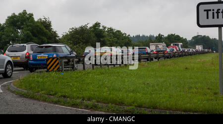 6 juillet 2012. Northampton UK. Les files d'attente de trafic sur l'A43 à partir de la MI Junction 15a à le circuit de Silverstone, Towcester, Northamptonshire, England, UK. Le Grand Prix de Formule 1 de Grande-bretagne aura lieu le 08 juillet 2012. Le trafic est encombré de 10 miles (16,1 km) ce matin en raison du volume de véhicules essayant d'arriver au Circuit pour le week-end et les pluies de la nuit. Banque D'Images