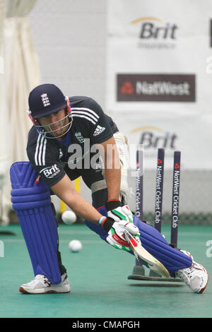 UK. 06/07/2012 Pékin, en Angleterre. England's Tim Bresnan, au cours de la formation officielle et le bénéfice net avant la 4ème session internationale d'un jour entre l'Angleterre et l'Australie et a joué à l'Emirates Cricket Ground : crédit obligatoire : Mitchell Gunn Banque D'Images