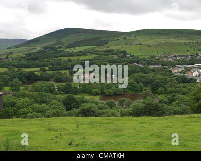 L'eau d'inondation couvre des domaines comme la rivière Tame éclate dans les banques Bien-i-trou de Tameside dans Oldham, UK, le vendredi 6 juillet 2012 Banque D'Images