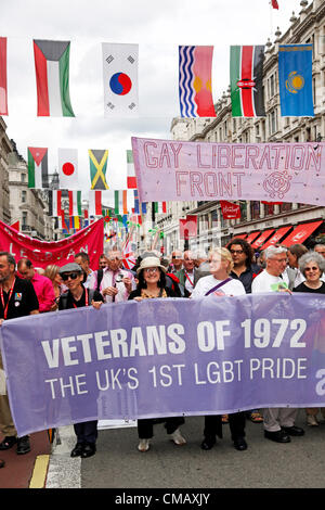 Londres, Royaume-Uni. 7 juillet 2012. Les participants qui étaient dans la première Fierté en 1972 marching in World Pride 2012, Londres, Angleterre Banque D'Images