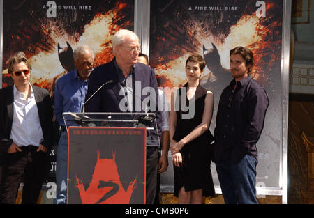 7 juillet 2012 - Hollywood, Californie, États-Unis - Michael Caine & Acteurs dans ''The Dark Knight Rises''.assister à la Christopher Nolan .empreinte de cérémonie à l'.Chinese Theatre à Hollywood,Ca sur Juillet 7,2012.. Crédit Image : 2012(Â© Phil Roach/Photos/ZUMAPRESS.com) Globe Banque D'Images