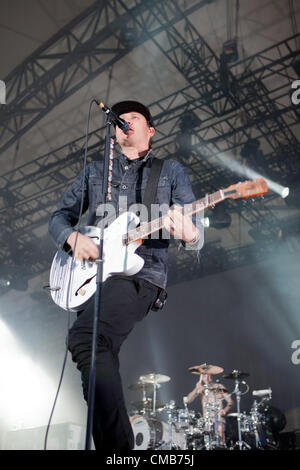 Groupe américain, Blink 182, effectuant à Eden Sessions, 8 juillet 2012 à l'Eden Project, Cornwall, Tom Delonge Banque D'Images