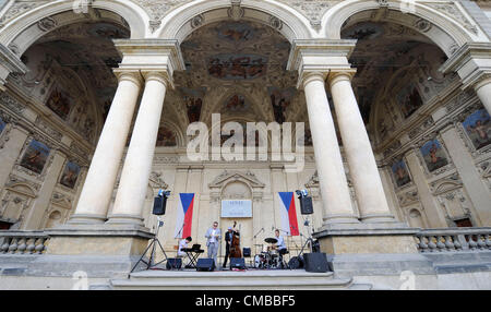 Miroslav Hloucal Quartet concert commence Bohemia Jazz Fest dans le jardin Waldstein à Prague, République tchèque, le 10 juillet 2012. (Photo/CTK Stanislav Zbynek) Banque D'Images