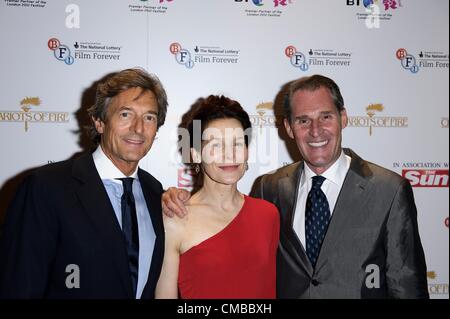 Nigel Havers, Ben Cross et Alice Krige assiste à la grande première de la chars de feu le 10/07/2012 à l'Empire, Leicester Square, Londres. Basé sur une histoire vraie, les chariots de feu était le gagnant de quatre Academy Awards®, y compris celui du meilleur film et Meilleur Scénario Original.. Les personnes sur la photo : Nigel Havers, Ben Cross et Alice Krige. Photo par Julie Edwards Banque D'Images